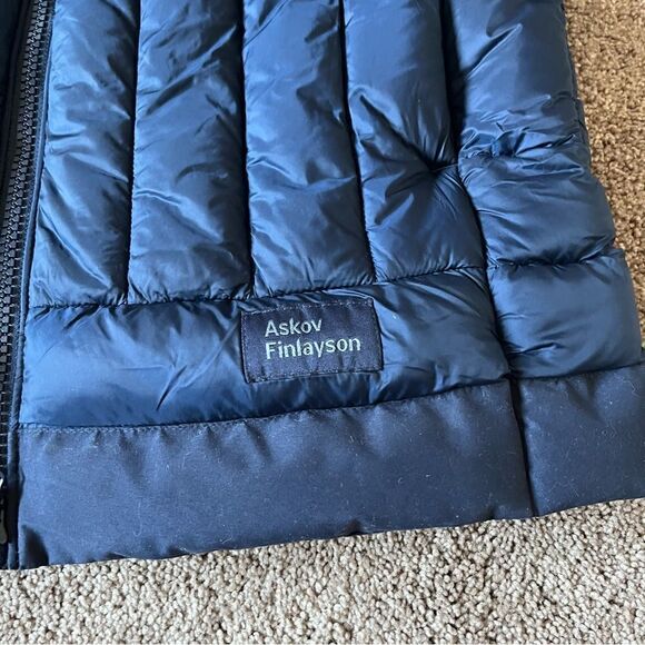 Askov Finlayson Women’s Medium Puffer Vest. - Picture 12 of 12